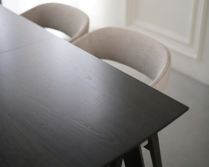 The Acobian Éclat Extension Dining Table